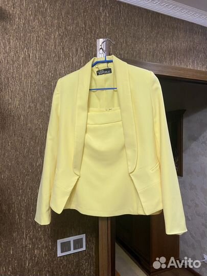 Костюм женский юбочный