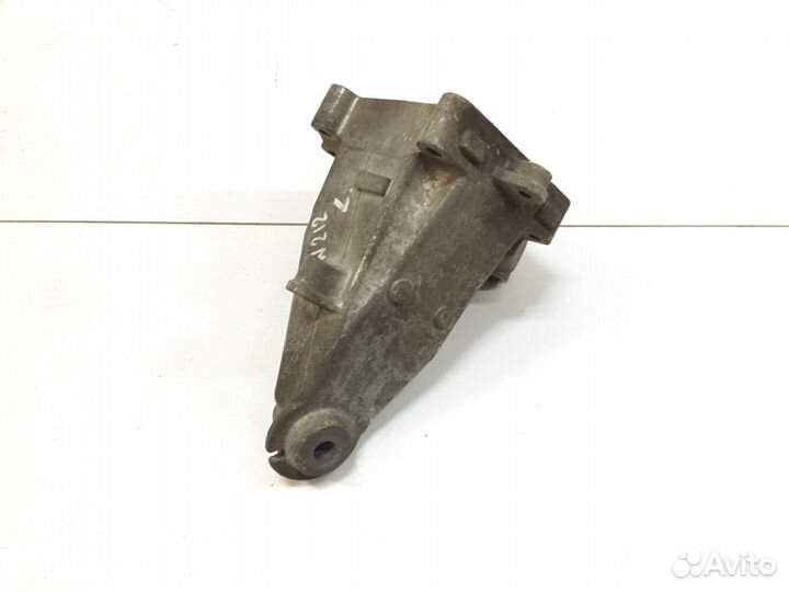 Mercedes W212 мерседес Кронштейн Двигателя