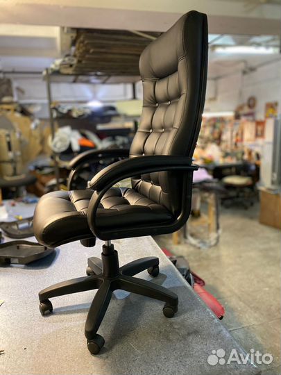Офисное кресло