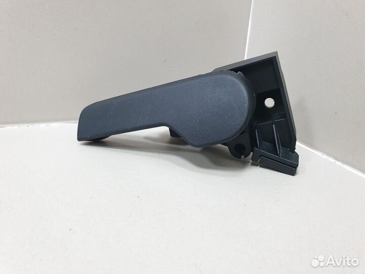 Ручка открывания капота / кронштейн VW Passat B7