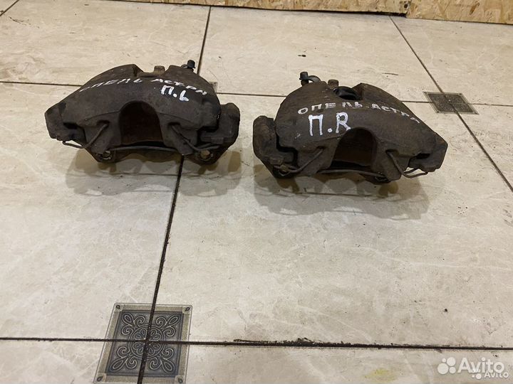 Тормозной суппорт передний правый Opel Astra G