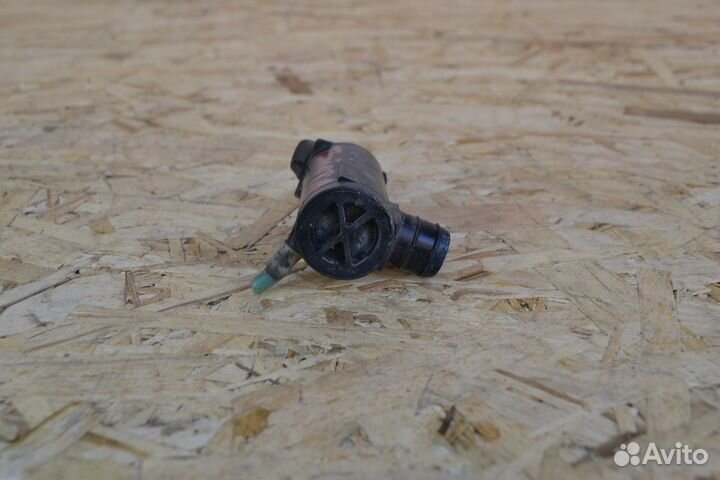 Моторчик омывателя Toyota Noah R60