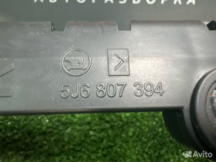 Кронштейн заднего бампера правый Skoda Fabia 2 1.4