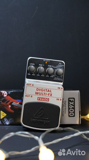 Педаль мультиэффектов Behringer Digital multi-FX