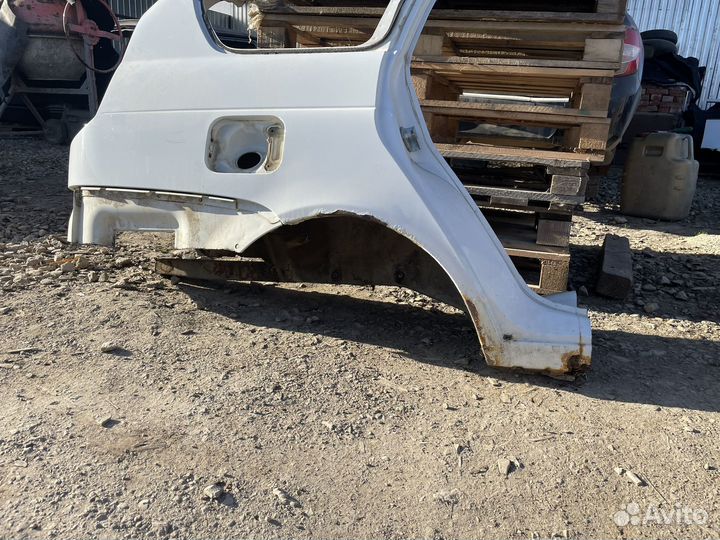 Задняя Правая четверть приора универсал