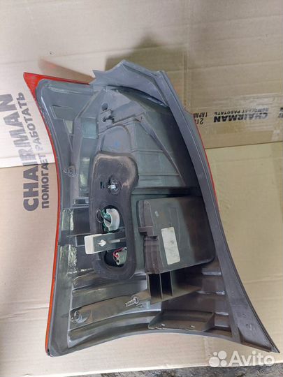 Стоп сигнал правый 68-3 Toyota Wish ZNE10; 2003г