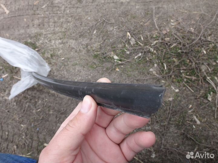 Логан Уплотнитель стекла перед левой двери 2014-нв