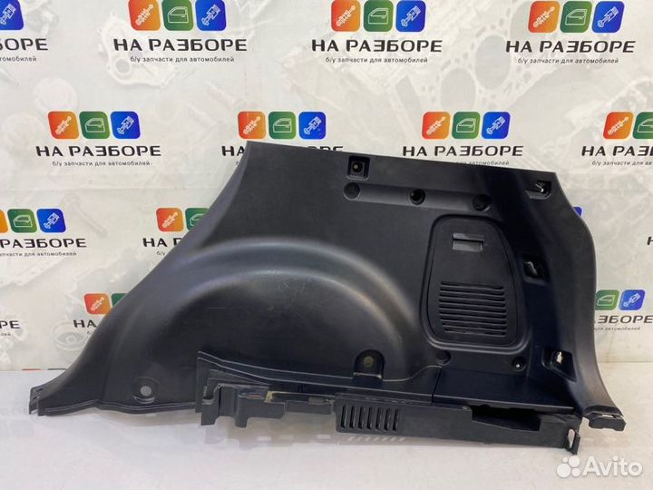 Обшивка багажника задняя правая Toyota Rav4 XA40