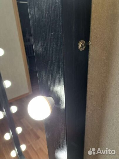 Гримерное зеркало с лампочками