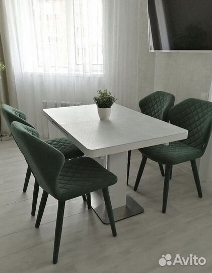 Стол обеденный