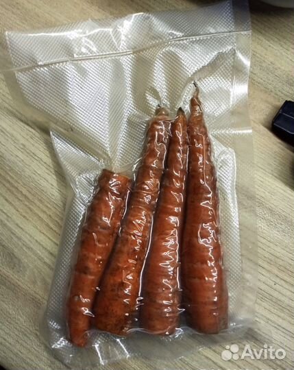 Вакуумный упаковщик+2 пакета 28*500 см