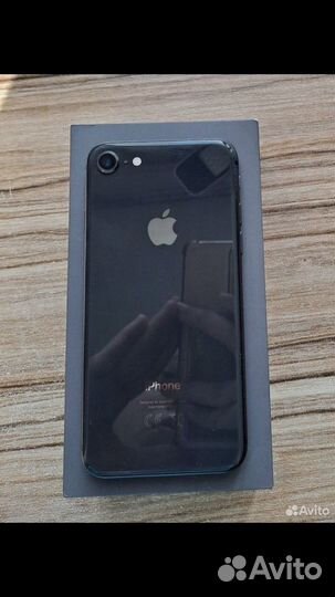 iPhone 8, 64 ГБ