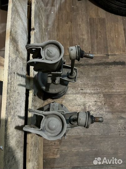 Амортизаторы в сборе передние б/у Nissan Largo