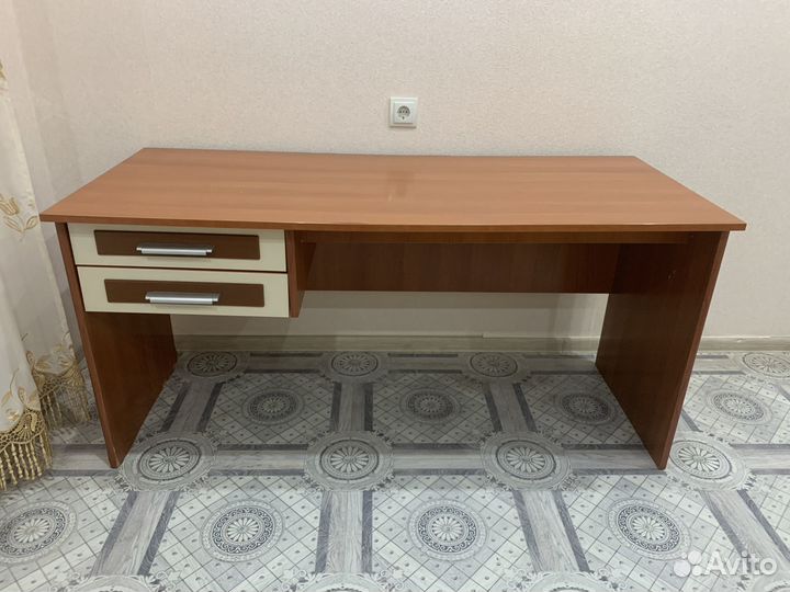 Письменный стол
