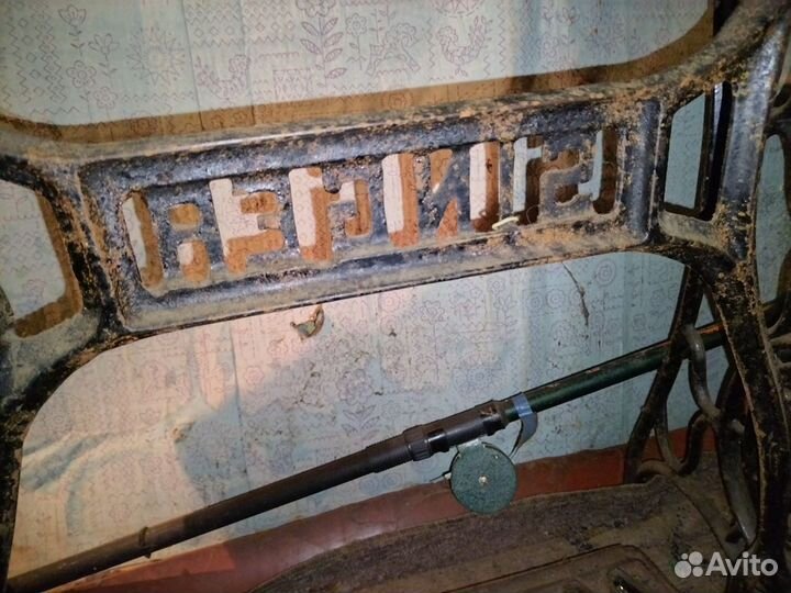 Швейная машина старинная