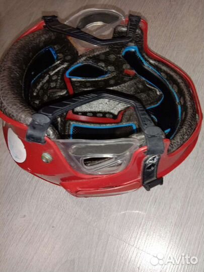 Хоккейный шлем