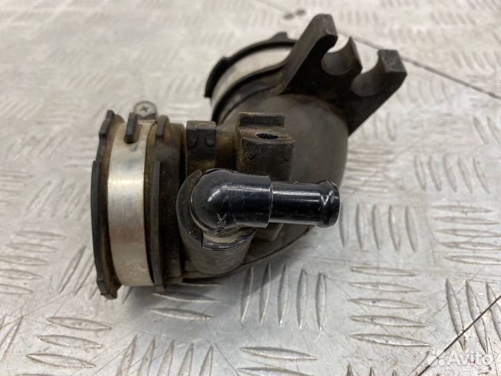 Б/У трубка воздухозаборника (патрубок, шланг)