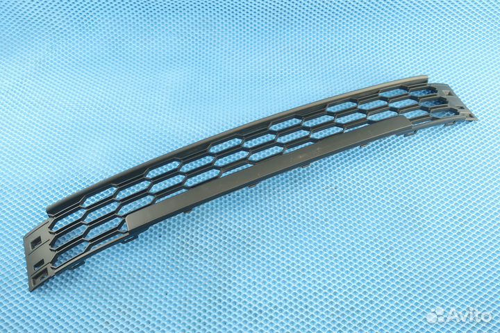Решетка в бампер нижняя Skoda Rapid 2