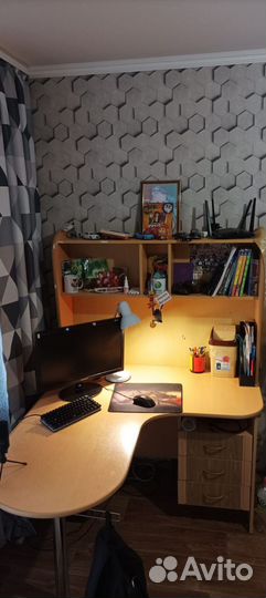 Компьютерный стол угловой