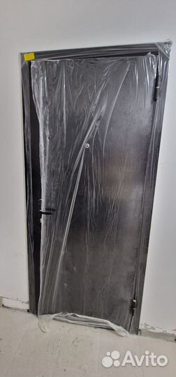 Дверь входная металлическая от застройщика