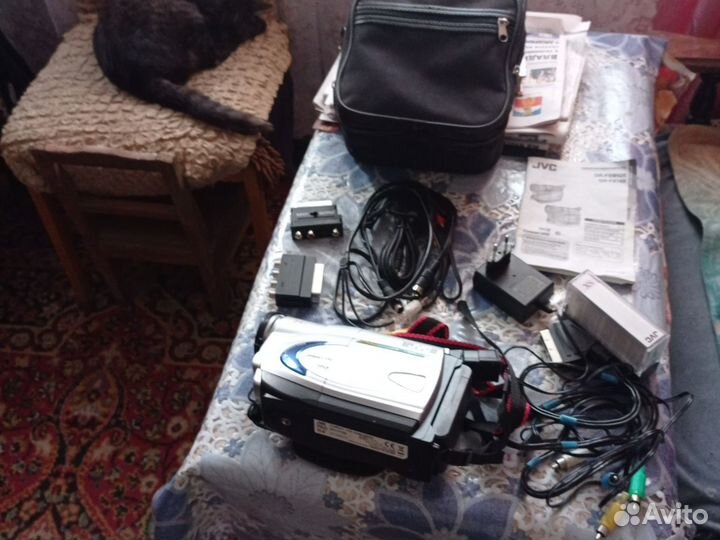 Compact VHS видеокамера