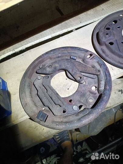 Щиты заднего моста мерседес 814 811