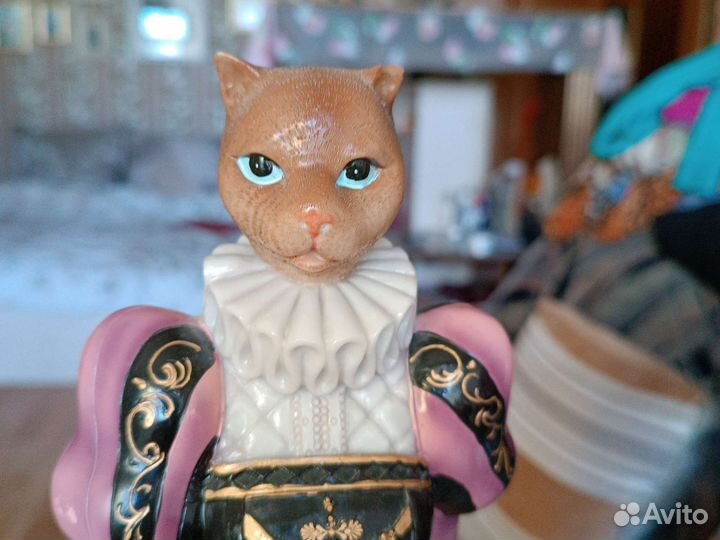 Статуэтка кошка