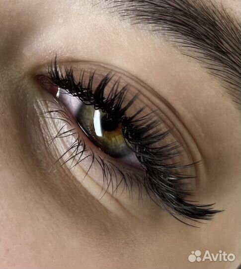 Наращивание ресниц в салоне