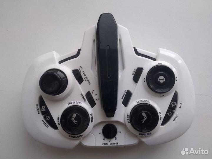 Робот на пульте управления