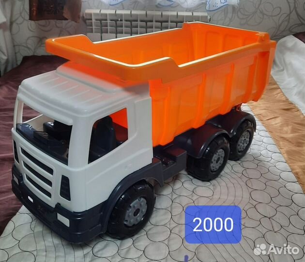 Машинка игрушка