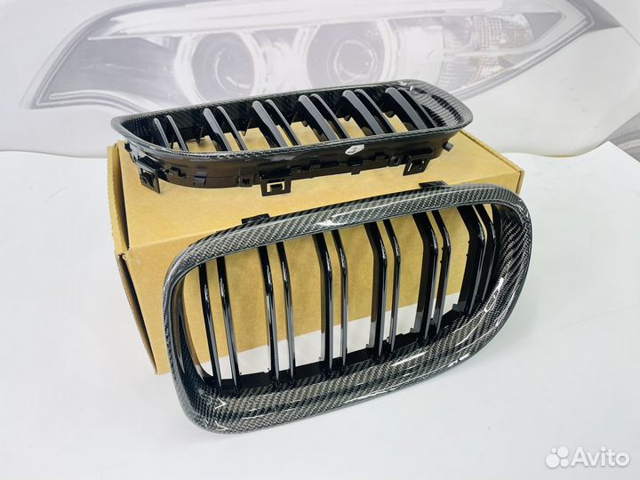 Решетка радиатора BMW E90 рестайл М стиль карбон
