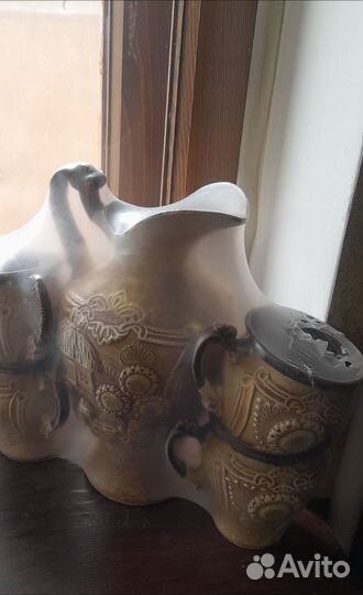 Кувшин с чашками