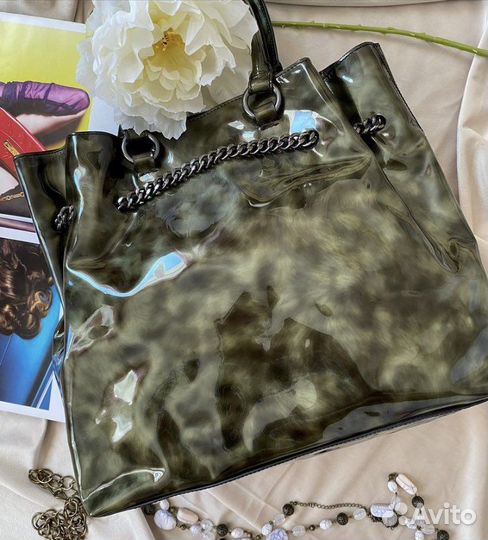 Сумка шоппер, тоут Valentino Garavani кожа