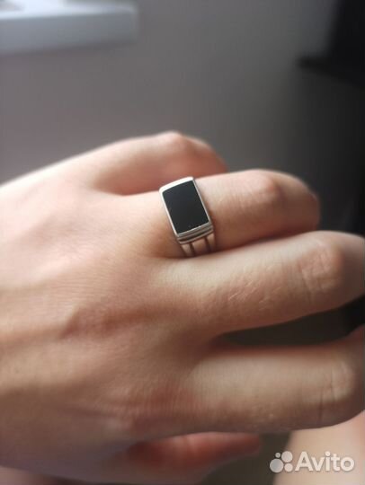 Мужской перстень из серебра с эмалью