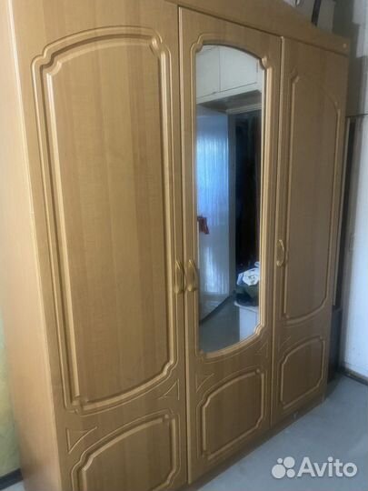 Шкаф, кровать, тумбочка, косметический столик