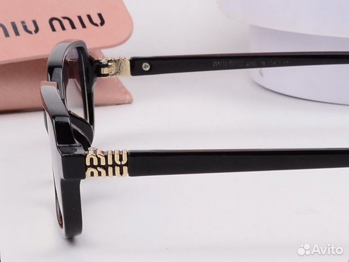 Солнцезащитные очки miu miu