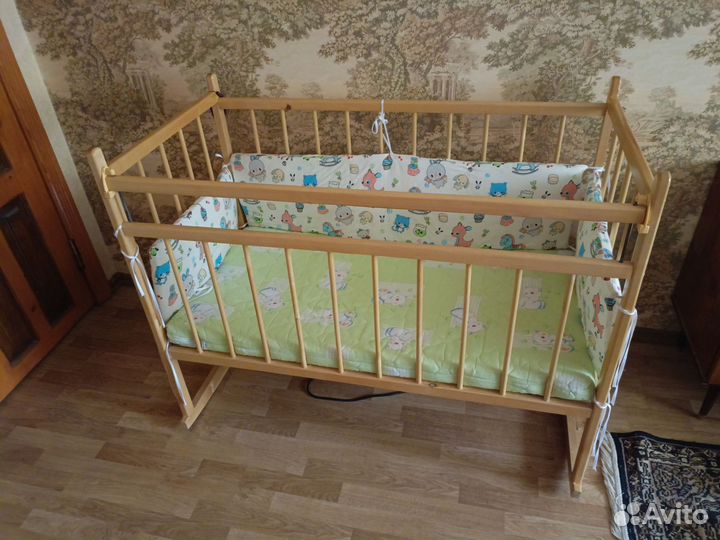 Детская кроватка