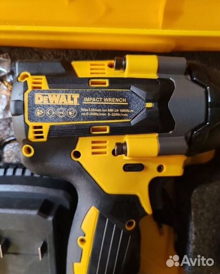 Аккумуляторный гайковерт DeWalt 800 Нм (Арт.80979)