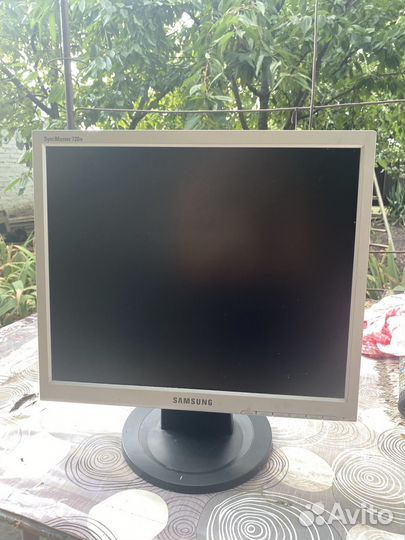 Монитор Samsung syncmaster 720n