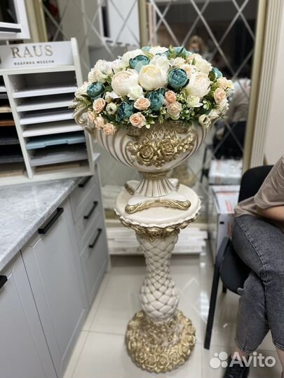 Колона с цветами