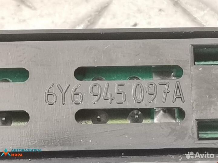 Стоп-сигнал Skoda Fabia (6Y) 2001 6Y6945097A