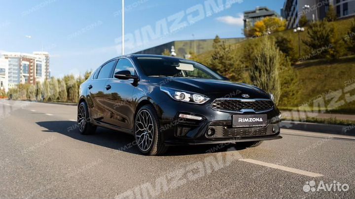 Литой диск в стиле vossen R19 5x112