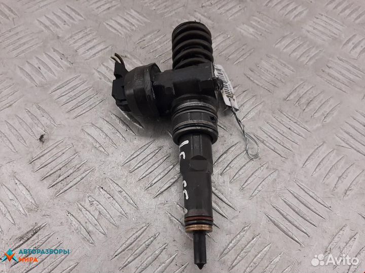 Форсунка Volkswagen Passat B6 2007 038130073AG