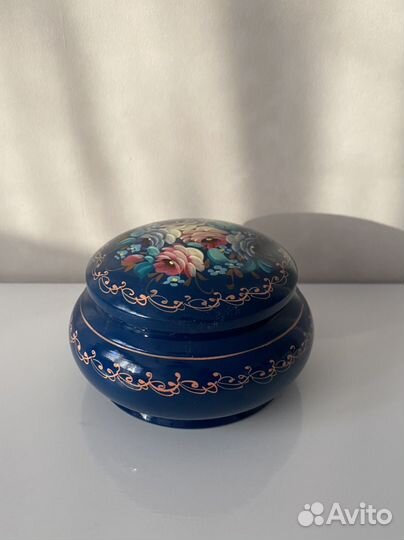 Деревянная шкатулка