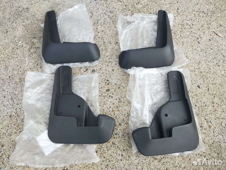 Брызговик Nissan Almera G15