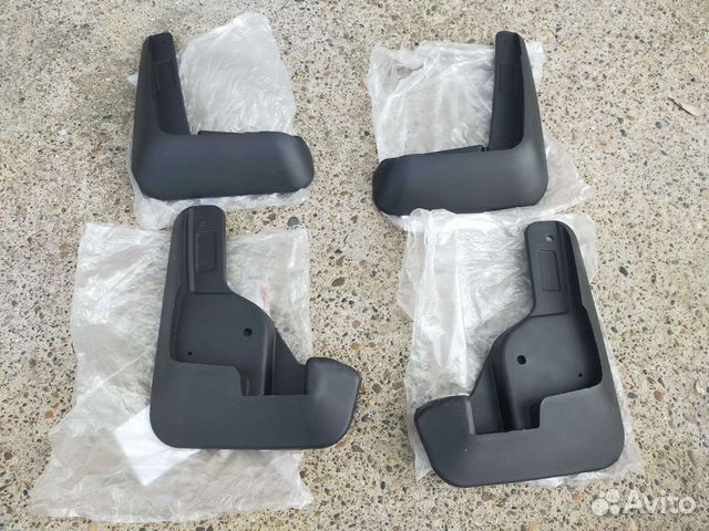 Брызговик Nissan Almera G15