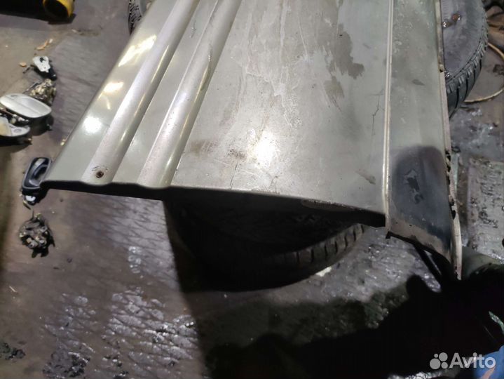 Накладка кузова левая Starex 2000-2004