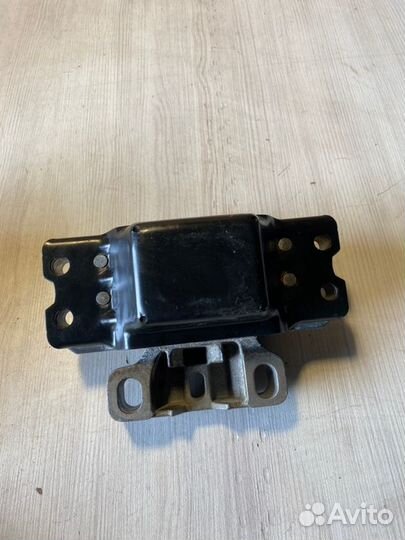 Подушка кпп левая Volkswagen Golf 5 BSE