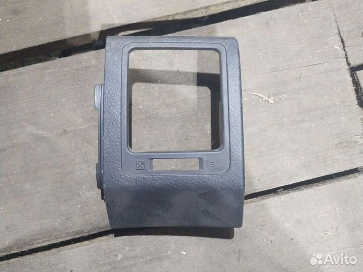 5566212240 Накладка дефлектора Toyota Corolla E150