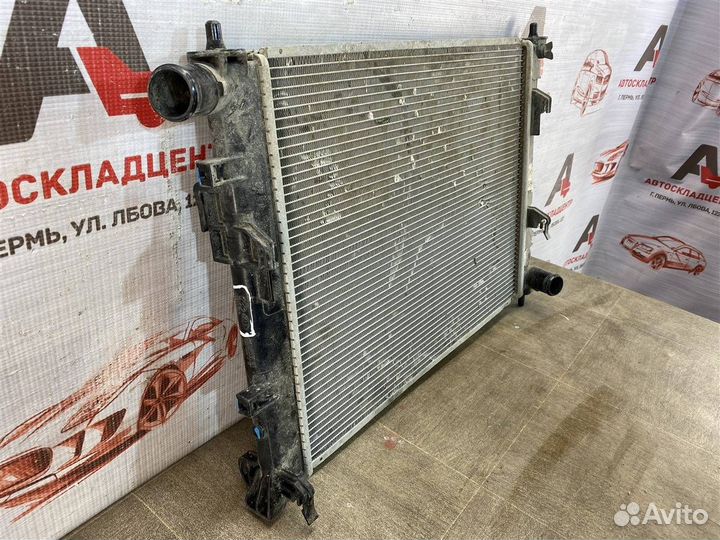 Радиатор охлаждения двигателя Hyundai Solaris